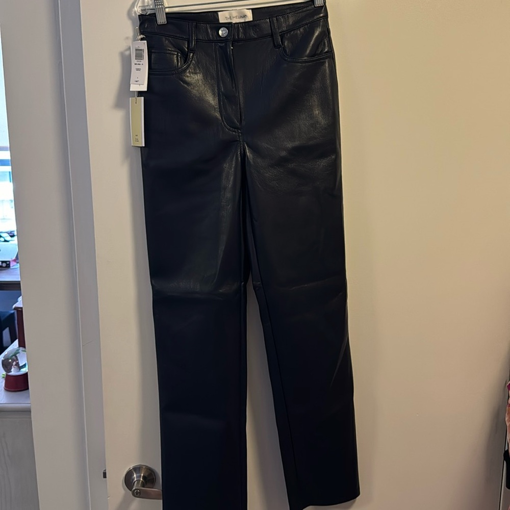 Aritzia the Melinda high rise straight leg dark navy pants size 4
